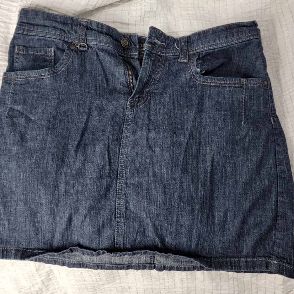 blue jean clingy skirt with pockets